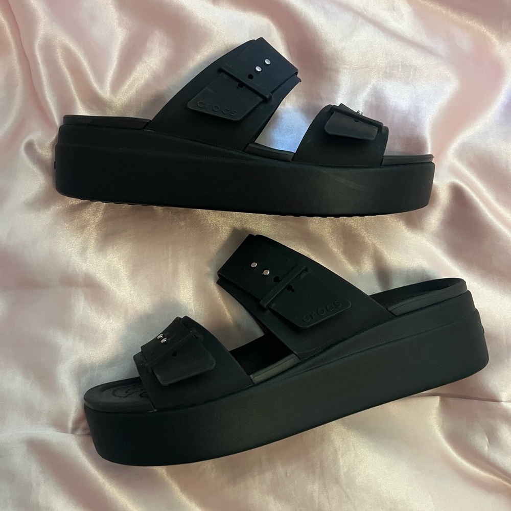 Crocs Brooklyn Low Wedge Sandal
